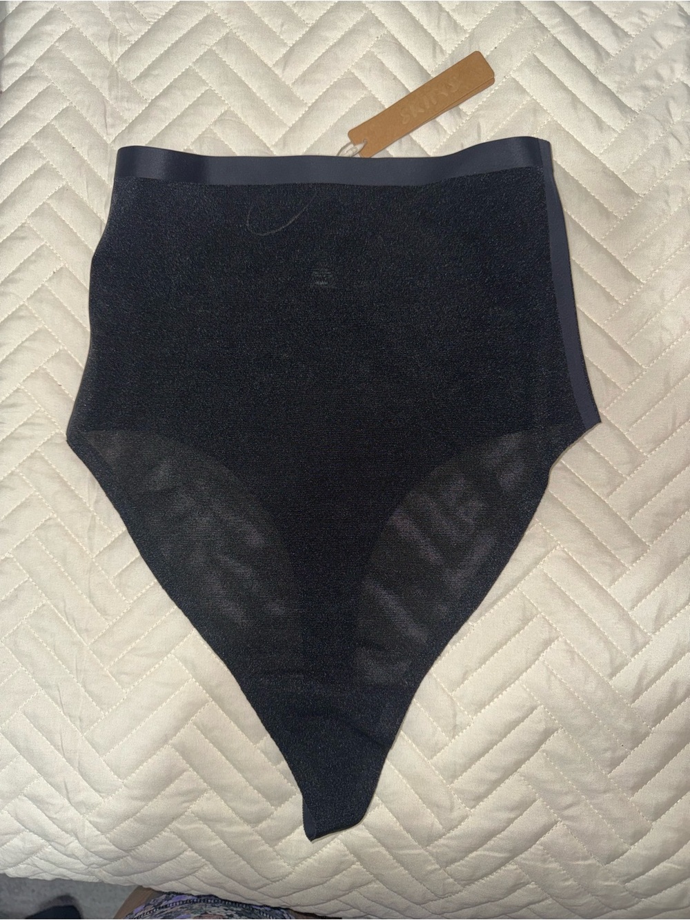 Skims High-Waist Seamless thong - black